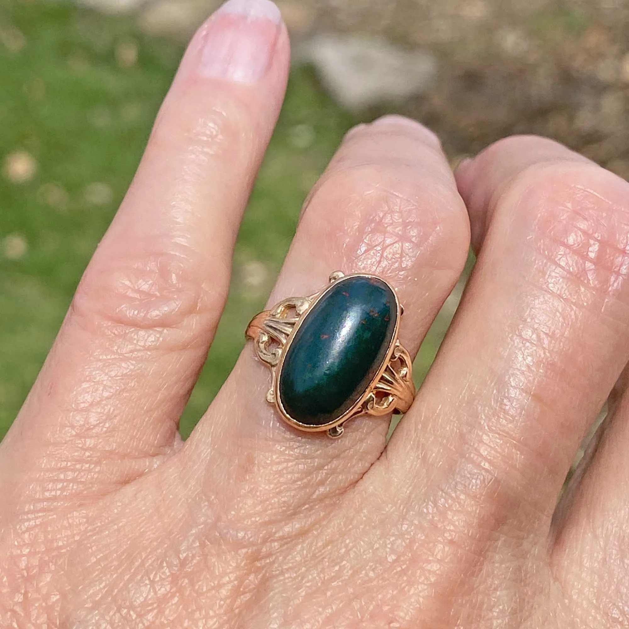 Antique Gold Oval Bloodstone Cabochon Ring