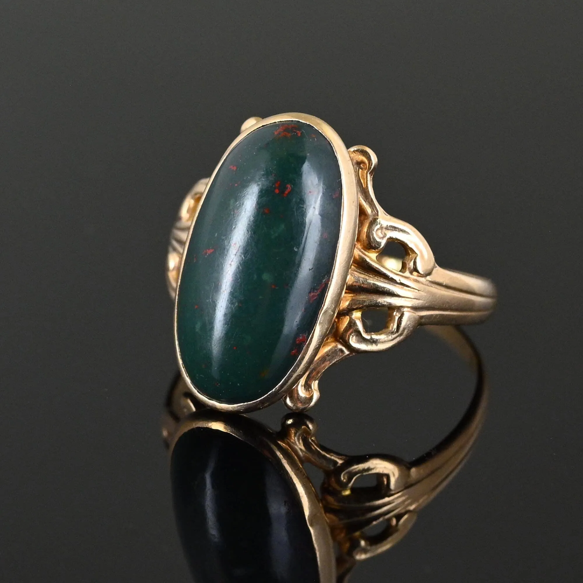 Antique Gold Oval Bloodstone Cabochon Ring