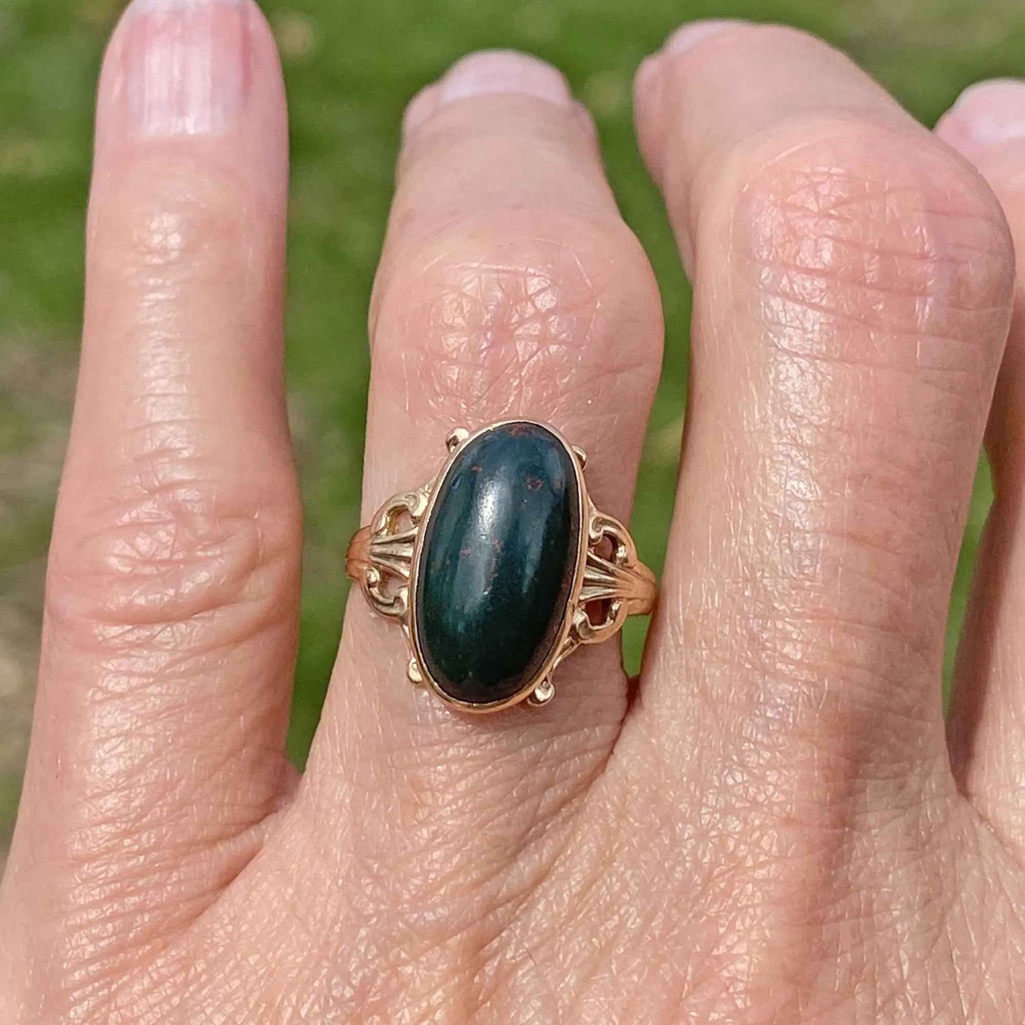 Antique Gold Oval Bloodstone Cabochon Ring